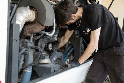 Mécanicien sur moteur autocars en Ile de France