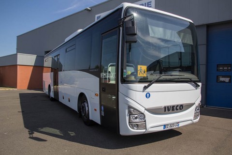 Location d'autocars et autobus sans chauffeur de courte ou longue durée 